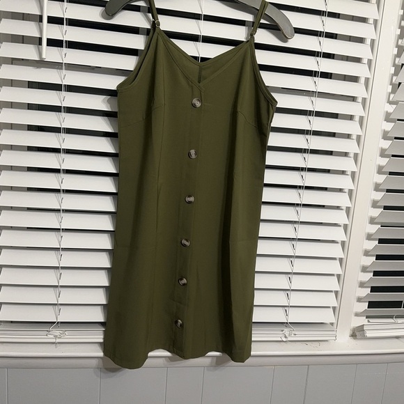 🛍️ 95% polyester 5% spandex green sleeveless dress. New no tag. - Picture 7 of 7